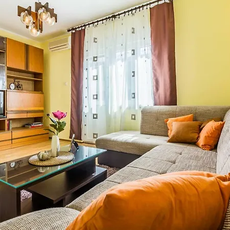 公寓 Pula Apartment *